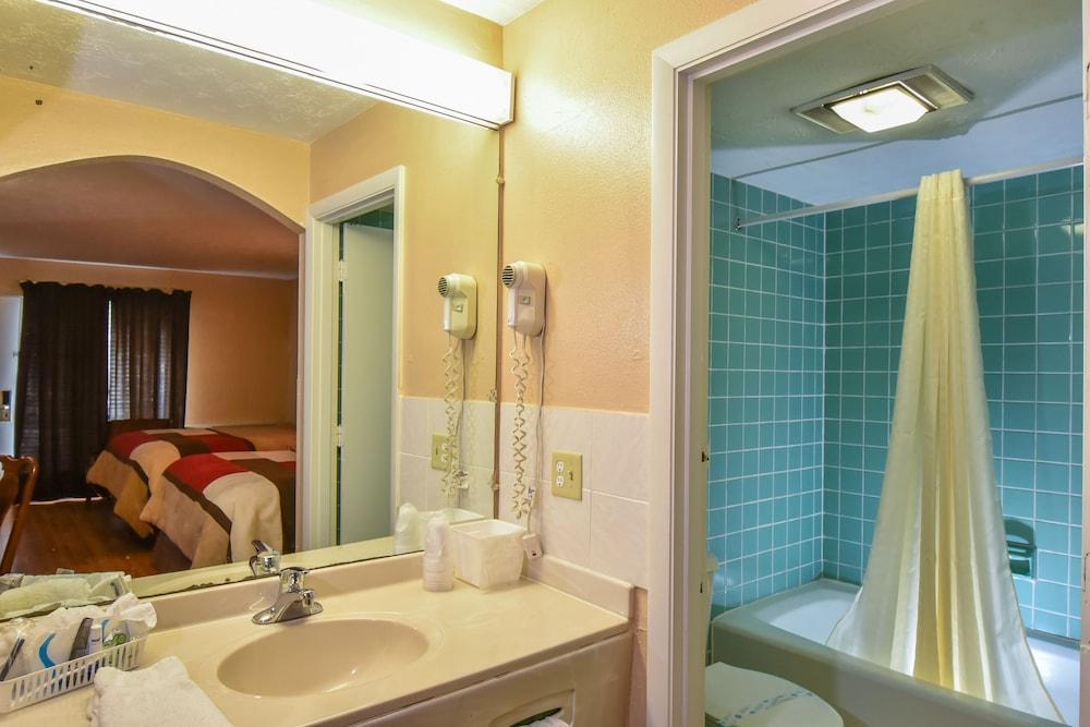 Americas Best Value Inn & Suites Williamstown Extérieur photo