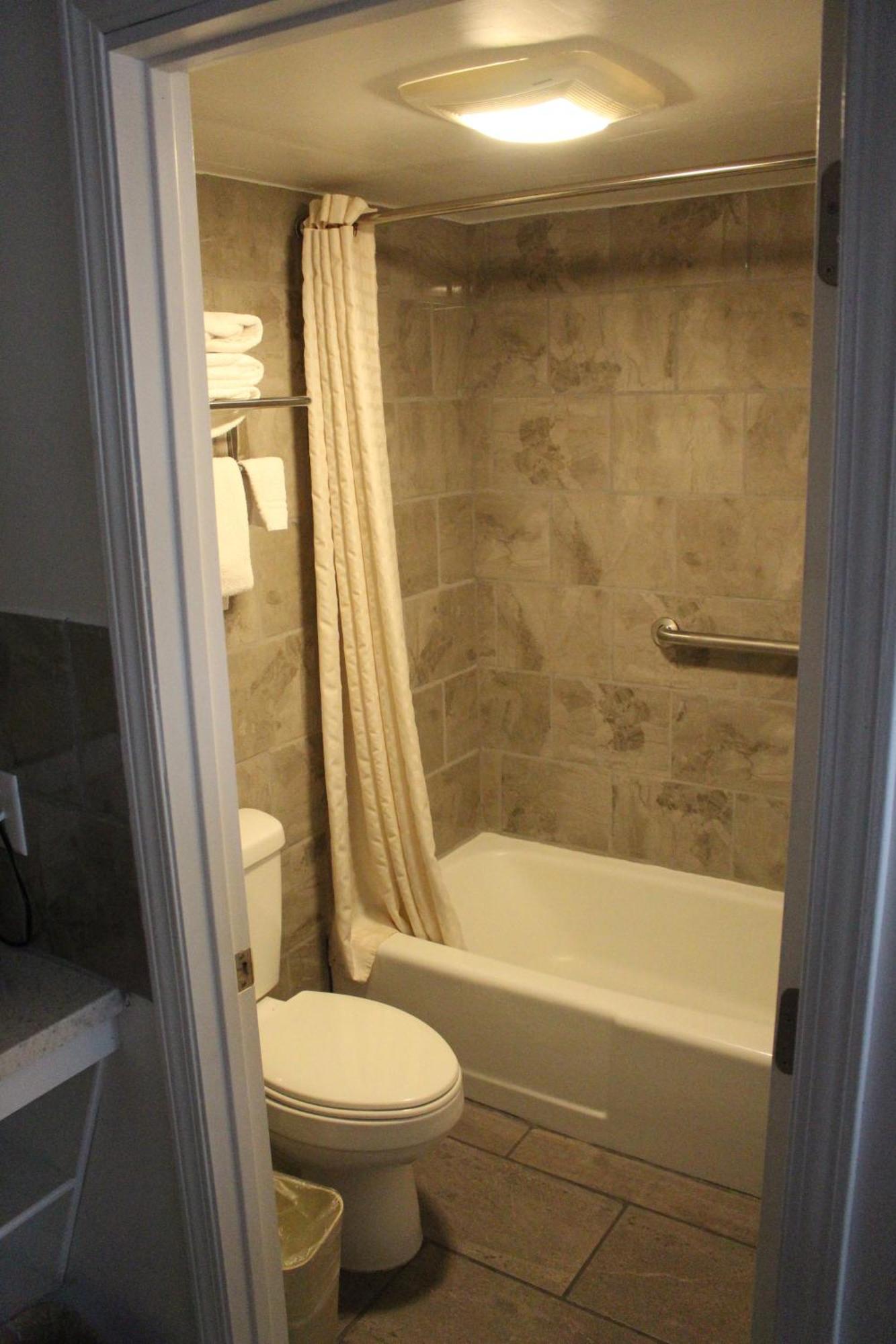 Americas Best Value Inn & Suites Williamstown Extérieur photo