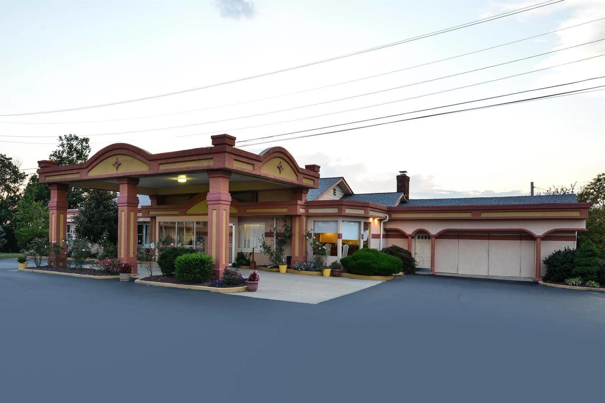 Americas Best Value Inn & Suites Williamstown Extérieur photo