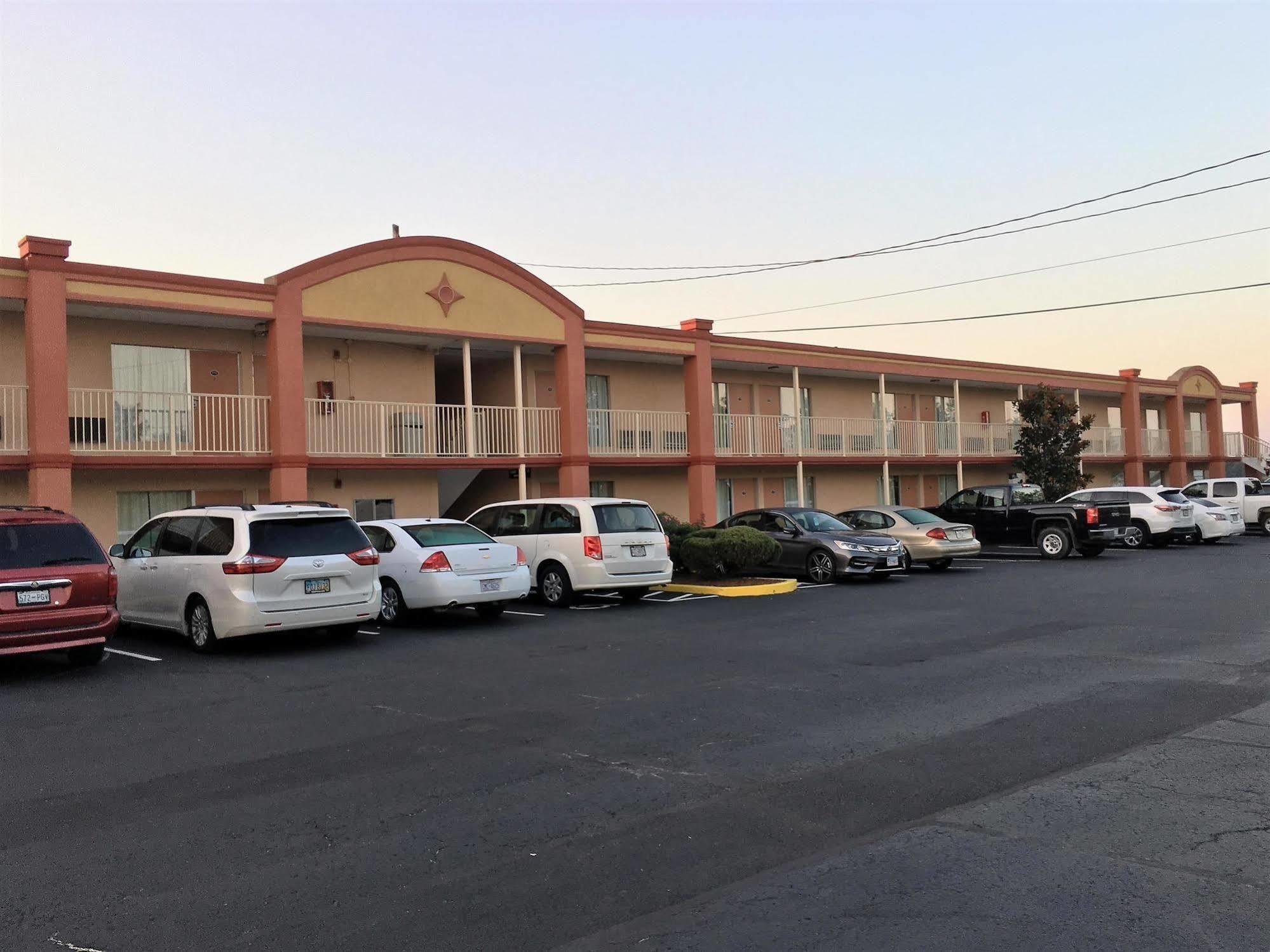 Americas Best Value Inn & Suites Williamstown Extérieur photo