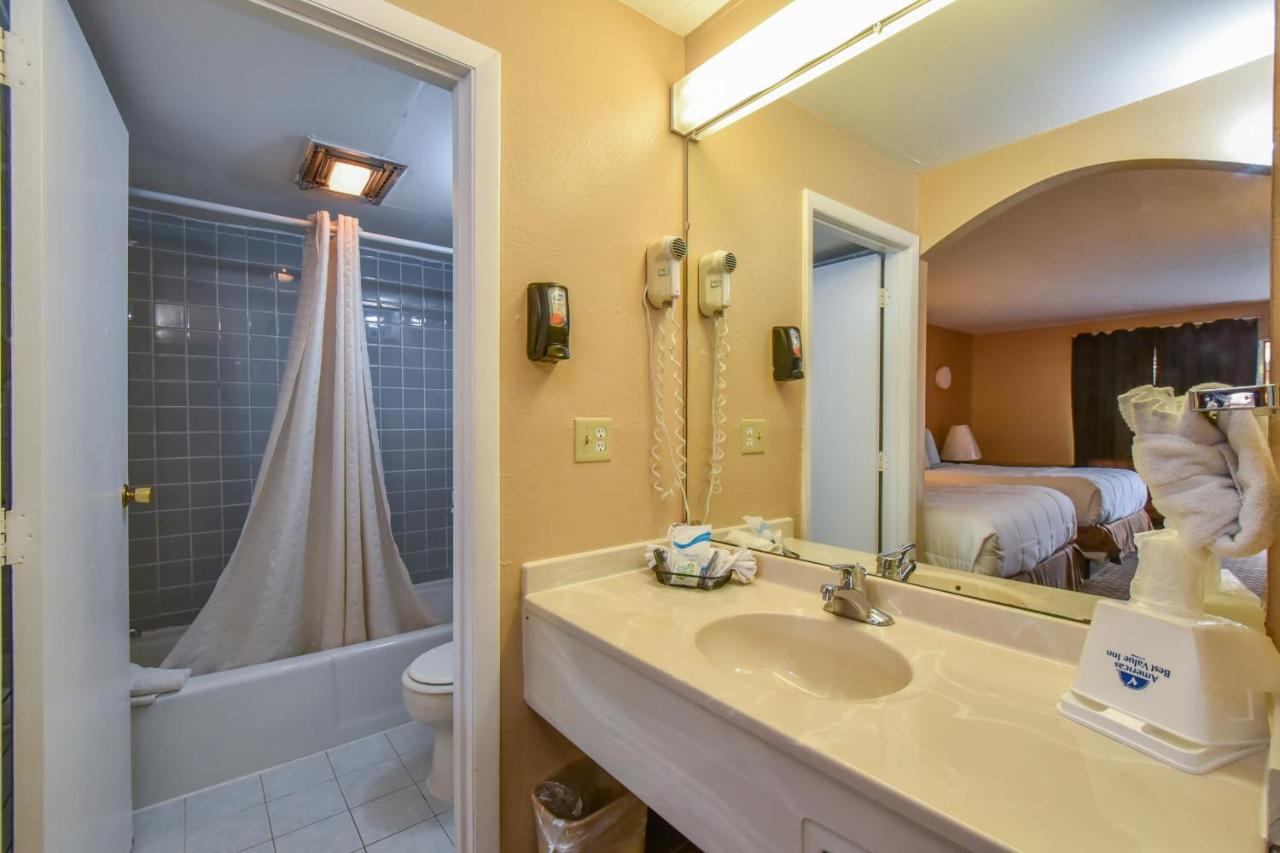 Americas Best Value Inn & Suites Williamstown Extérieur photo