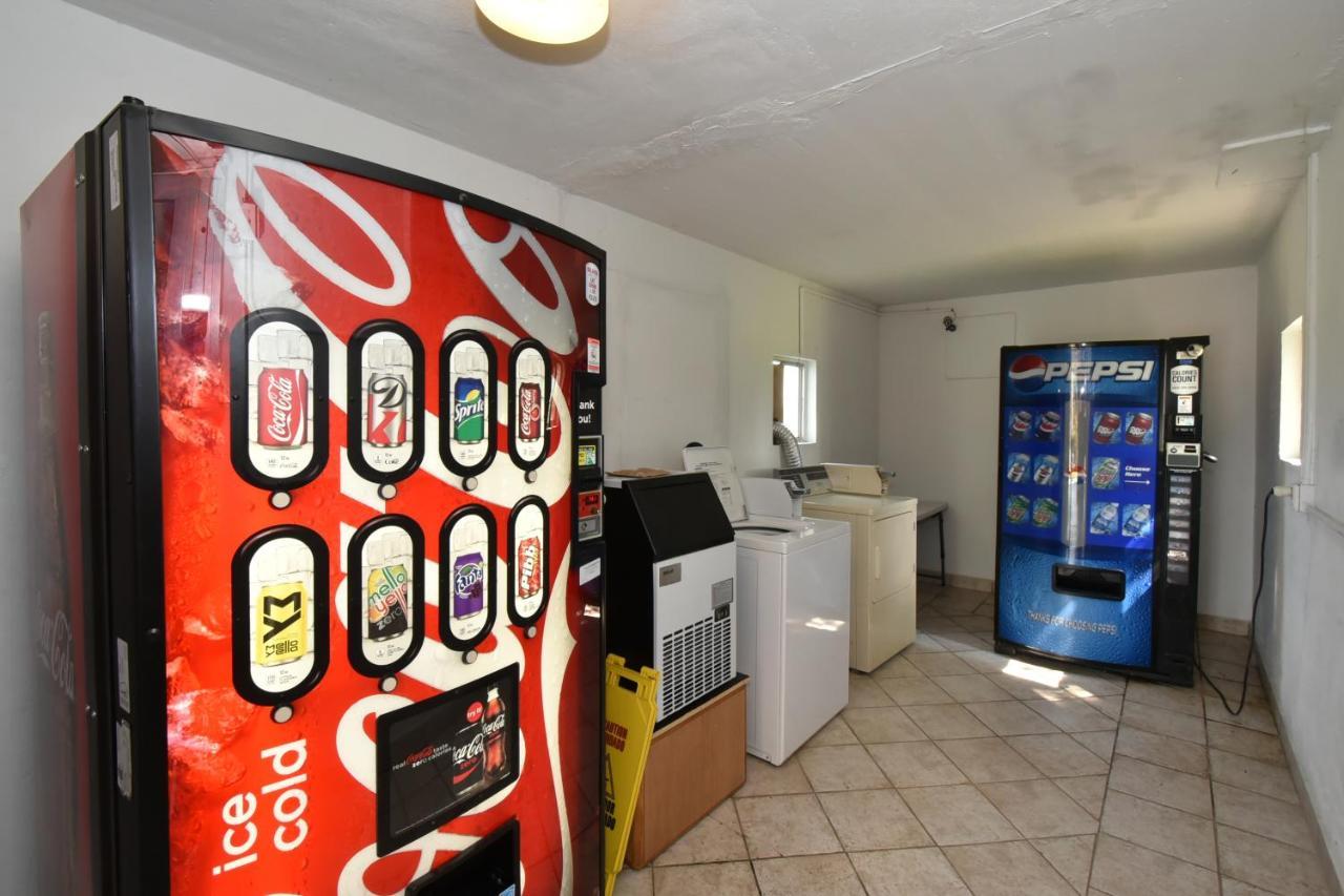 Americas Best Value Inn & Suites Williamstown Extérieur photo