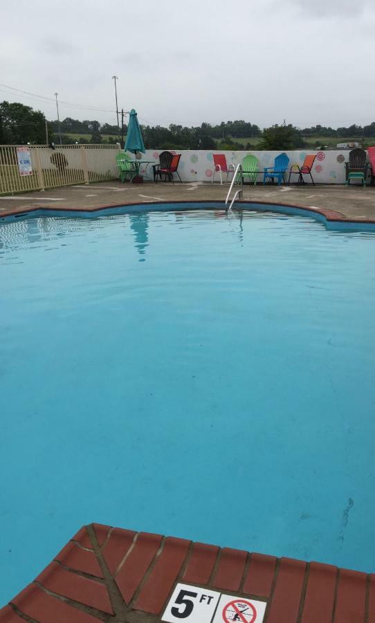 Americas Best Value Inn & Suites Williamstown Extérieur photo